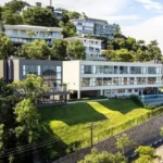 Mansão de Neymar em Santos revela luxo e espaços personalizados