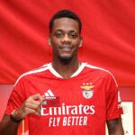 Benfica oficializa a contratação de Jhon Durán por empréstimo