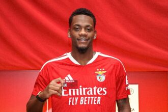 Benfica oficializa a contratação de Jhon Durán por empréstimo