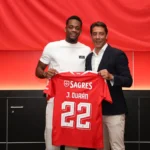 Benfica oficializa a chegada do atacante Jhon Durán por empréstimo