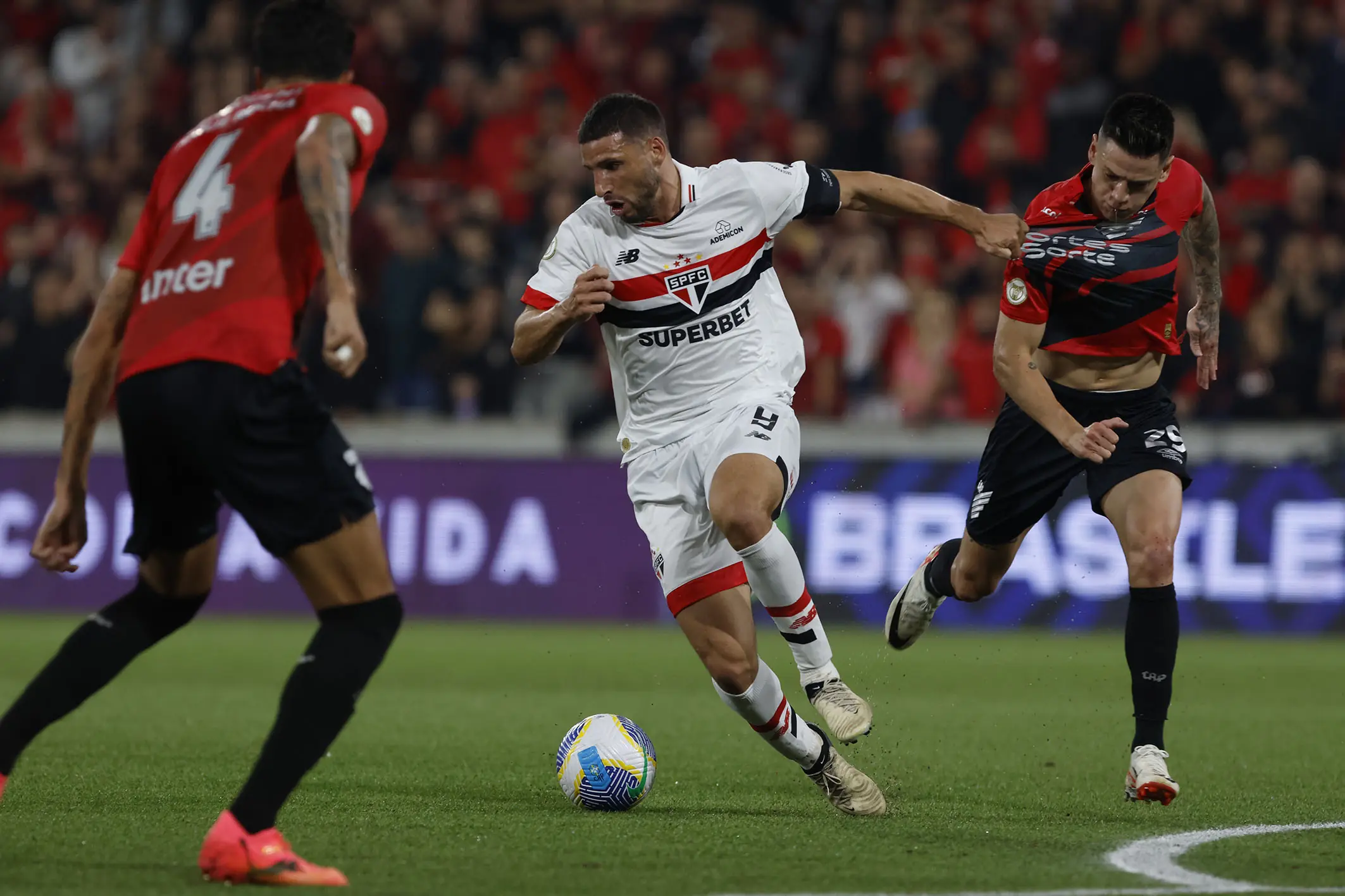 São Paulo busca manter invencibilidade histórica contra o Athletico-pr em casa