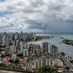 Recife enfrenta instabilidade climática com sol e pancadas de chuva nesta terça-feira