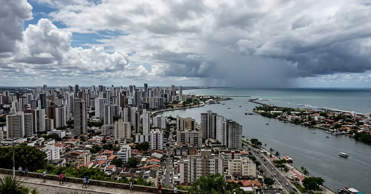 Recife enfrenta instabilidade climática com sol e pancadas de chuva nesta terça-feira