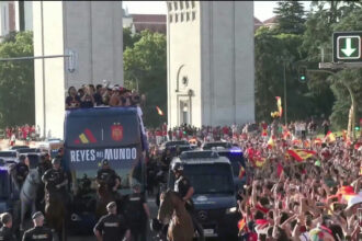 Espanha celebra conquista mundial com desfile histórico pelas ruas de Madri