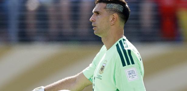 Dibu Martínez avalia futuro na seleção argentina após derrota em final