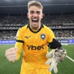 Botafogo encaminha empréstimo de Léo Linck para o futebol português