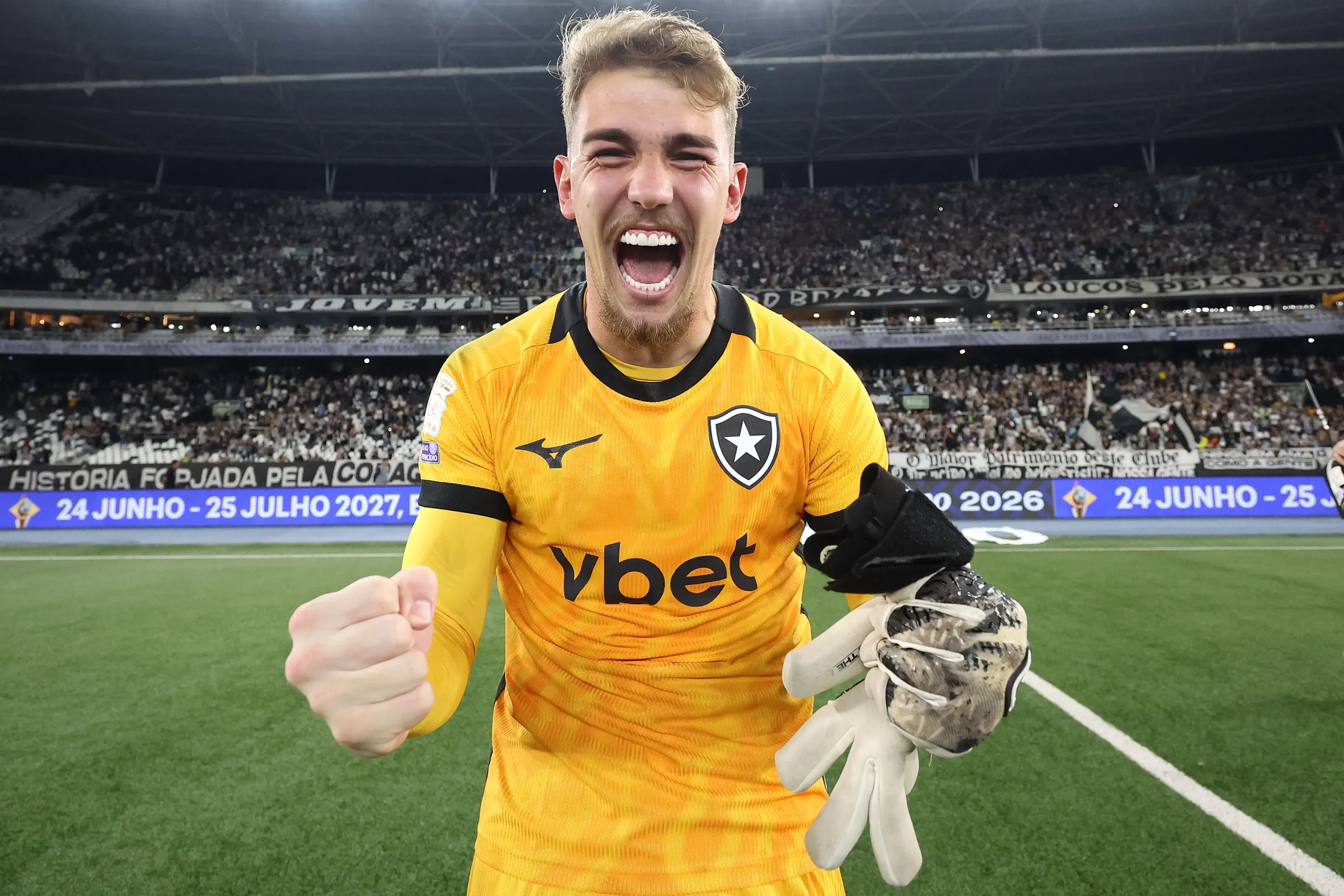 Botafogo encaminha empréstimo de Léo Linck para o futebol português