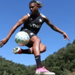 Volante Danilo: Botafogo aguarda oferta do Palmeiras antes de definir escalação