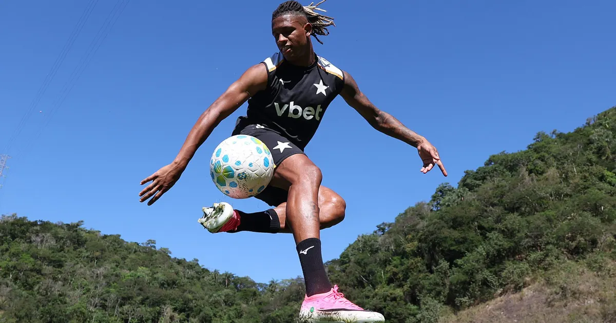 Volante Danilo: Botafogo aguarda oferta do Palmeiras antes de definir escalação