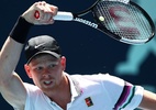 Kyle Edmund aponta calendário e bolas como causas de lesões no tênis