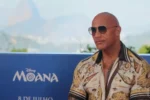 Dwayne Johnson explica a escolha do visual careca e promove o autocuidado masculino