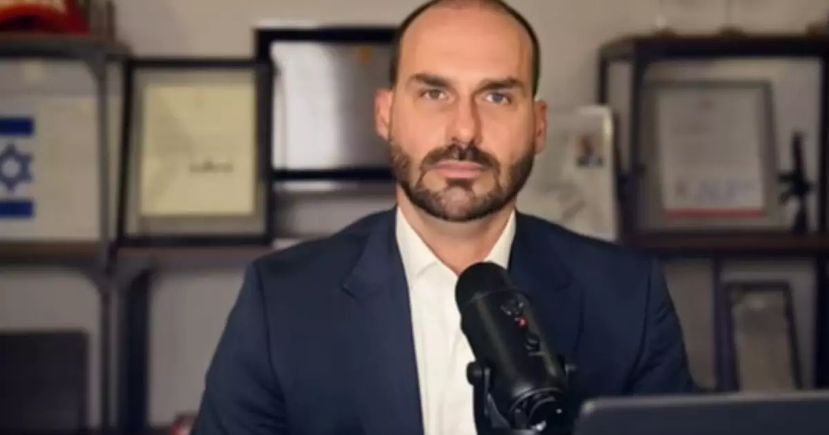 Polícia Federal decide pela demissão de Eduardo Bolsonaro por abandono de cargo