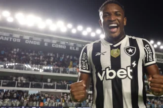 Botafogo encaminha transferência de Elias Manoel para o futebol mexicano