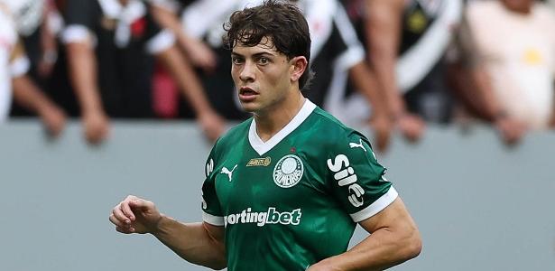 Agustín Giay desfalca Palmeiras contra o Coritiba após lesão no tornozelo