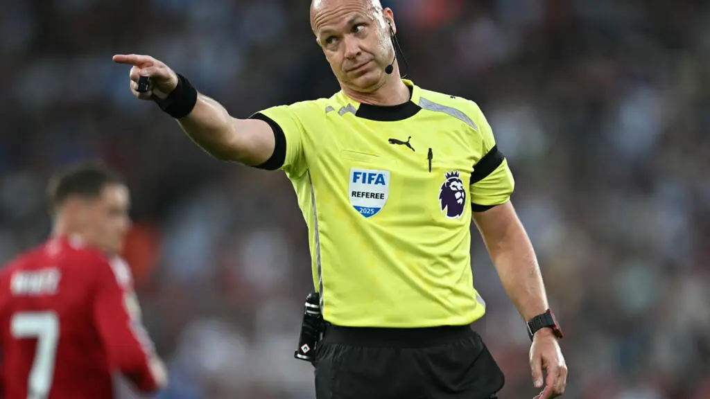 Anthony Taylor encerra carreira histórica na arbitragem após duas décadas