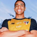 São Paulo busca regularização de Victor Sá em meio a punição da Fifa