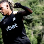 Zenit prepara oferta milionária ao Botafogo pela contratação de Danilo