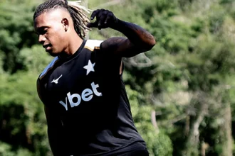 Zenit prepara oferta milionária ao Botafogo pela contratação de Danilo