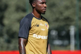 São Paulo encerra treinos com Aurélio Buta e define time contra o Athletico-pr