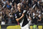 Puma Rodríguez retoma titularidade na lateral do Vasco sob comando de Pedro Emanuel