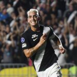 Puma Rodríguez retoma titularidade na lateral do Vasco sob comando de Pedro Emanuel