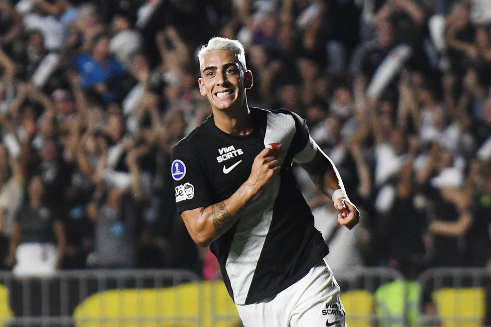 Puma Rodríguez retoma titularidade na lateral do Vasco sob comando de Pedro Emanuel