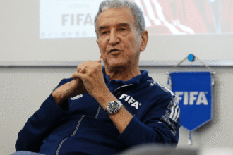 Carlos Alberto Parreira permanece em tratamento intensivo após 35 dias de internação