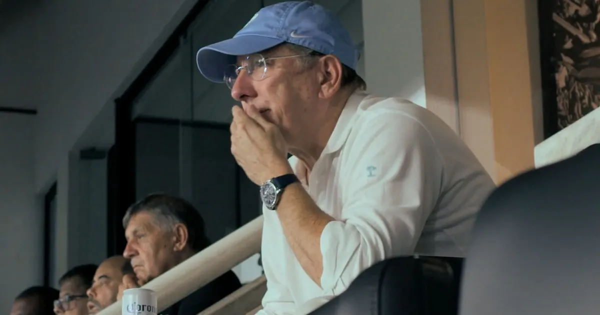 Botafogo e SAF articulam ação criminal contra John Textor por gestão financeira