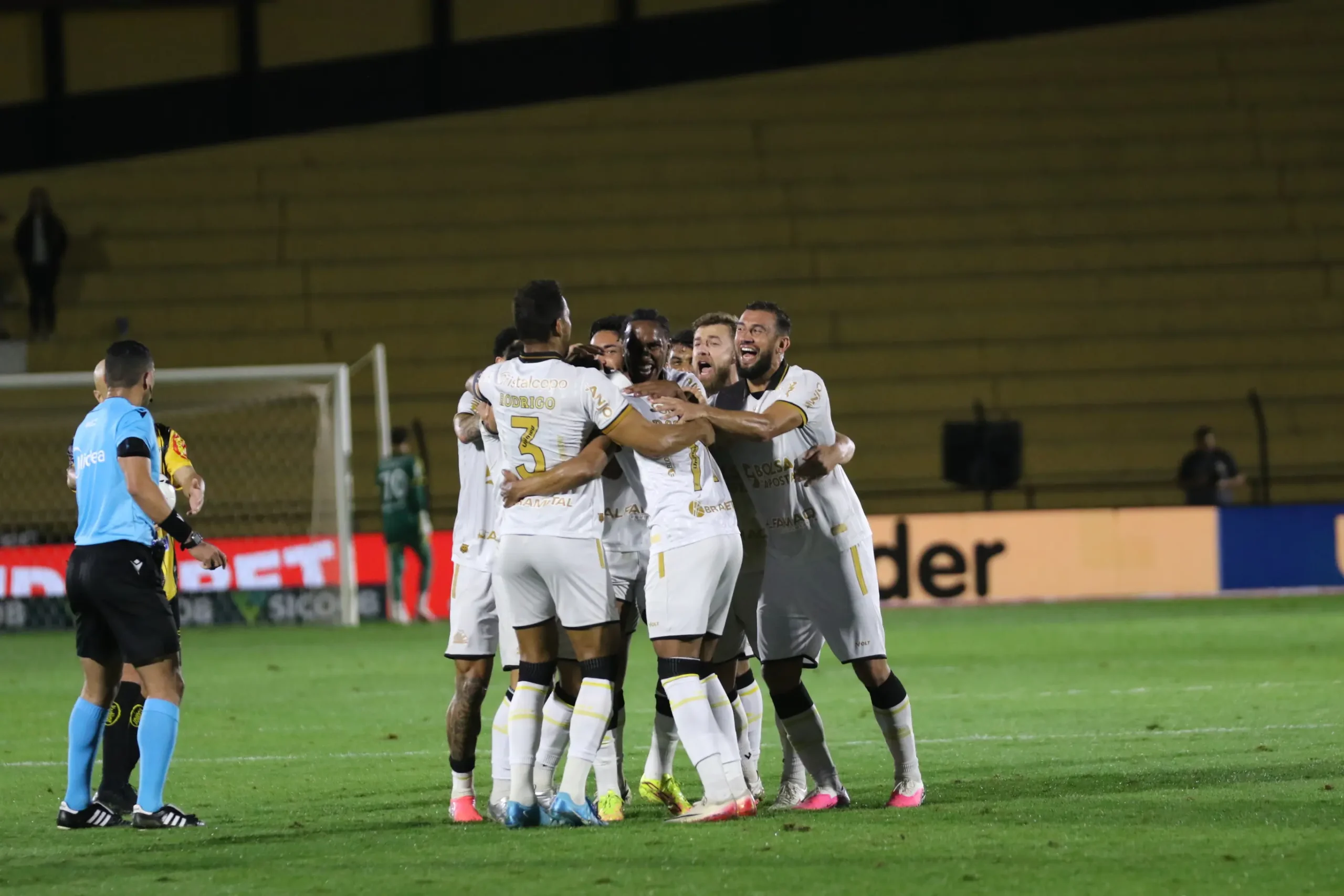 Criciúma vence Novorizontino e amplia liderança na Série B com marca histórica