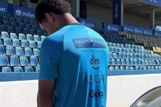 Atacante é expulso antes de jogo da Copa Paulista por urinar no banco