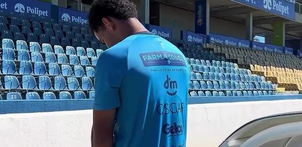 Atacante é expulso antes de jogo da Copa Paulista por urinar no banco