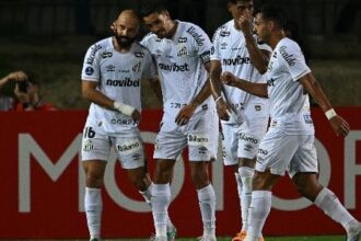 Santos goleia na Sul-americana e renova esperanças da torcida