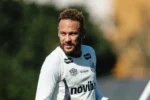 Neymar reforça o Santos contra a Chapecoense após cronograma de preparação