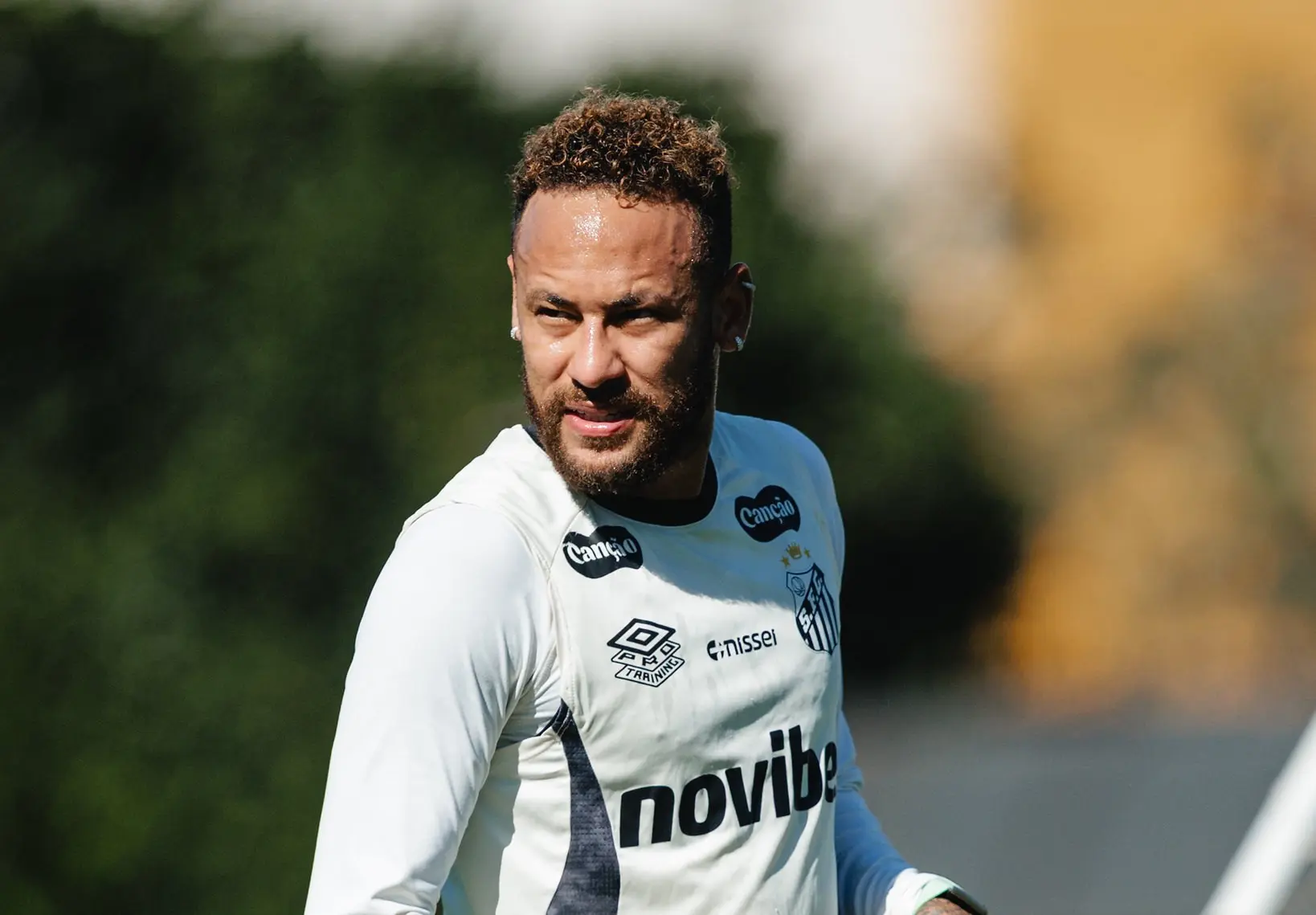 Neymar reforça o Santos contra a Chapecoense após cronograma de preparação