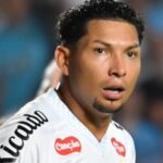 Rony prega cautela após goleada do Santos na Copa Sul-americana
