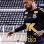 Neymar prioriza preparação física no Santos enquanto disputa torneio de pôquer
