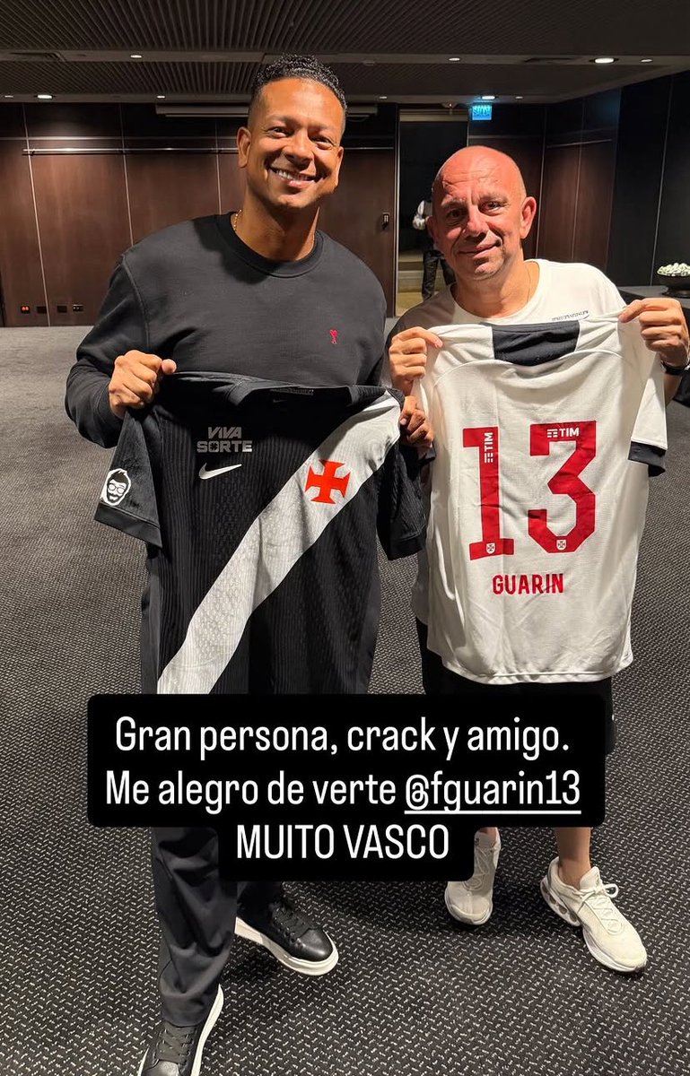 Guarín Vasco: ex-jogador visita concentração do clube em Medellín e reforça laços