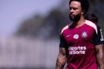Memphis Depay e Corinthians buscam consenso em meio a crise financeira e falta de mercado