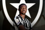 Botafogo oficializa contratação do volante angolano Domingos Andrade
