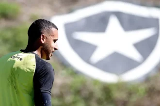 Gabriel Batista destaca legado de goleiros e conexão com ídolo do Botafogo