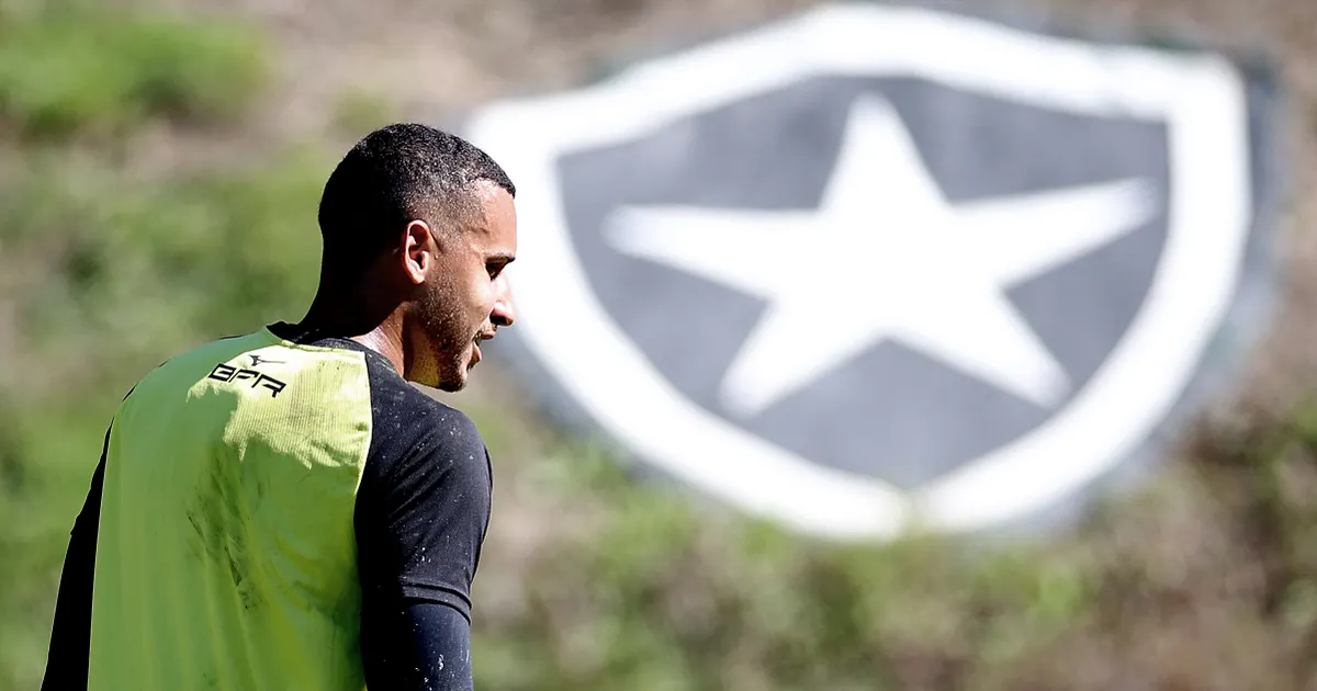 Gabriel Batista destaca legado de goleiros e conexão com ídolo do Botafogo