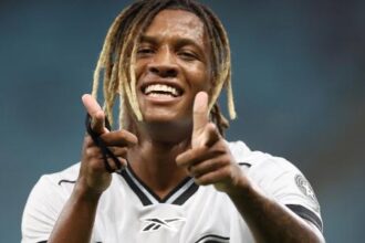 Palmeiras eleva oferta por Danilo e tenta contratação recorde