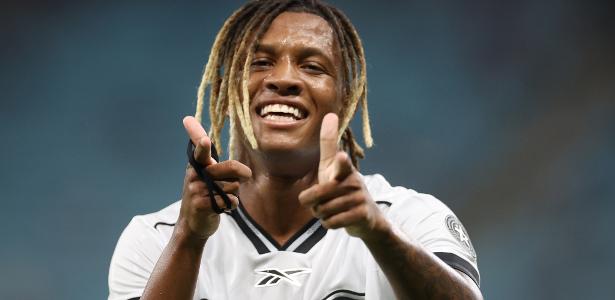 Palmeiras eleva oferta por Danilo e tenta contratação recorde