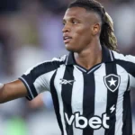 Botafogo mantém Danilo e nega oferta milionária do Palmeiras