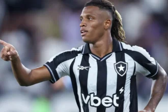 Botafogo mantém Danilo e nega oferta milionária do Palmeiras
