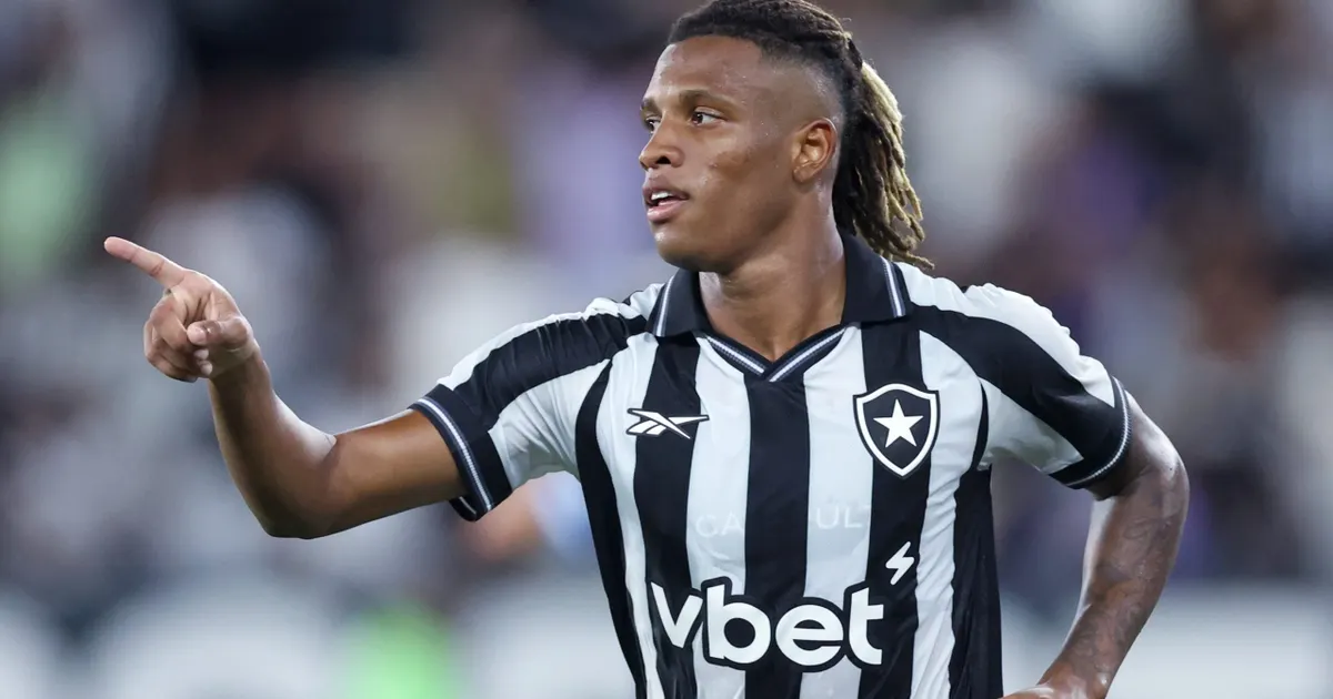 Botafogo mantém Danilo e nega oferta milionária do Palmeiras