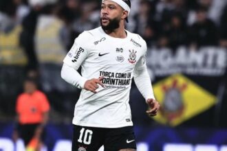 Memphis Depay assume protagonismo em negociações para renovar com o Corinthians