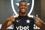 Danilo reforça Botafogo contra o Vitória e define futuro no Brasileirão