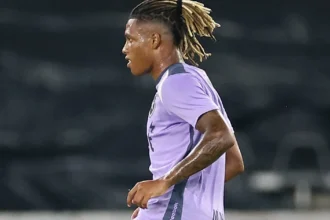Palmeiras sinaliza oferta de 180 milhões de reais ao Botafogo por Danilo