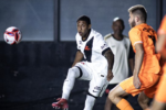 João Vitor viaja com elenco do Vasco para a Colômbia apesar de suspensão